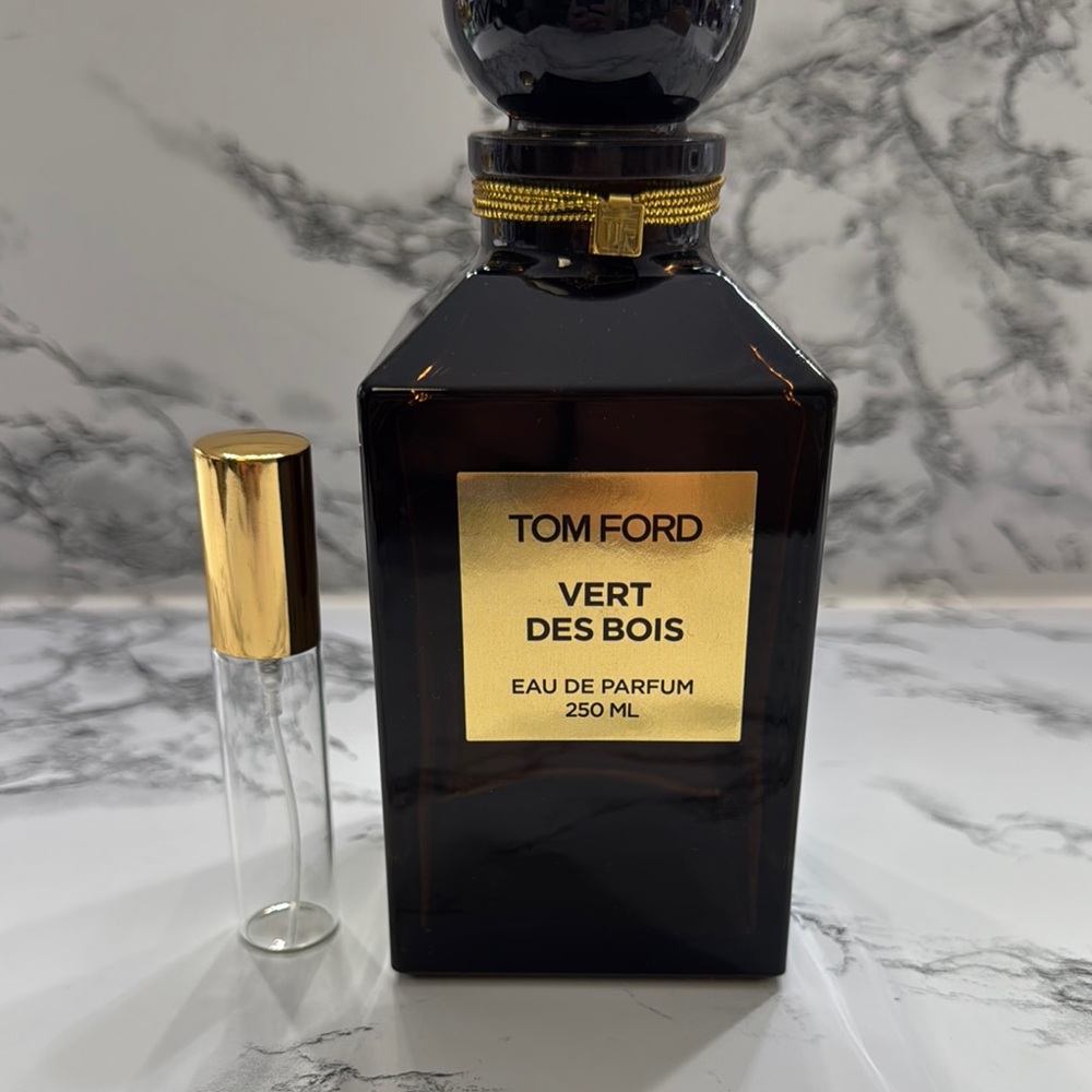 NWOB Tom Ford 10ml travel atomizer: Vert Des Bois
No box
100% authentic